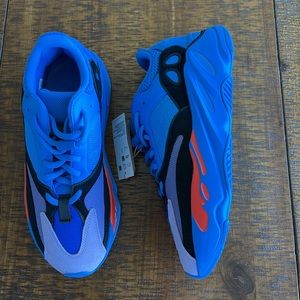 🔥🔥 Yeezy Boost 700 sneakers 🔥🔥